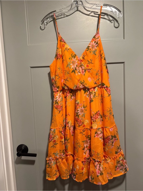 Peach Love California Dresses & Skirts - Dress neckline close-up